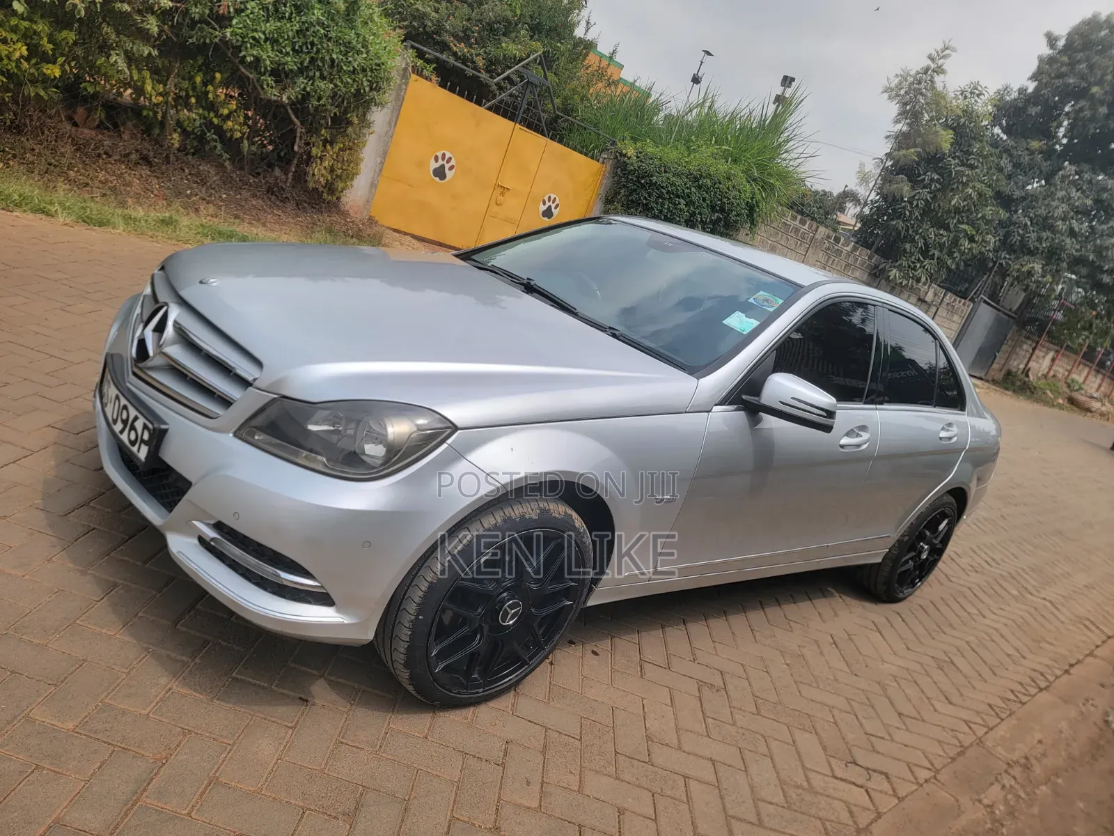 Mercedes-Benz C200 2011 Silver