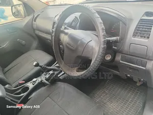 Isuzu D-MAX 2014 White