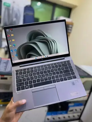 Laptop HP ZBook Firefly 14 G7 16GB Intel Core i7 SSD 512GB