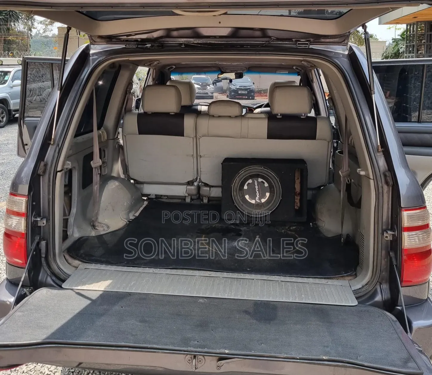 Toyota Land Cruiser HDJ 100 2003 Gray