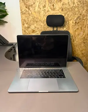 Laptop Apple MacBook Pro 2017 8GB Intel Core i7 SSD 256GB