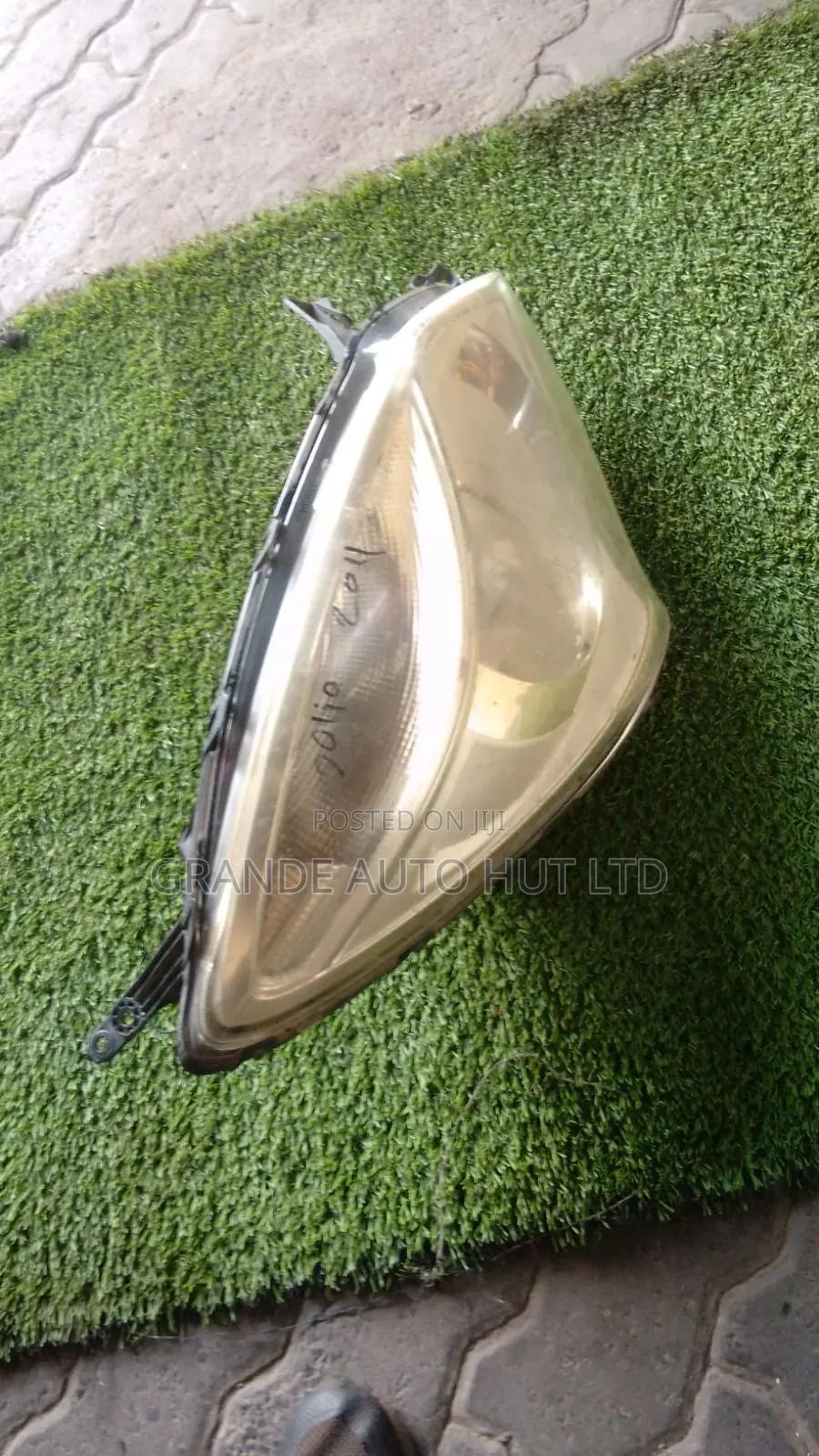 Suzuki Solio Headlights