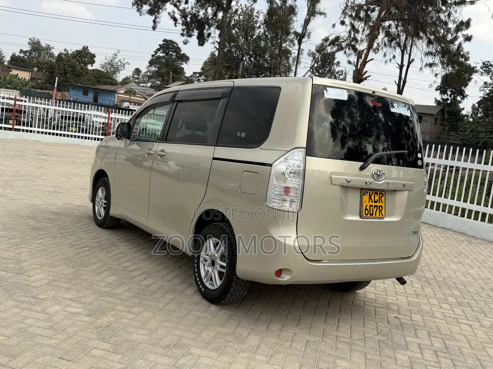 Toyota Voxy V 2WD 8-Seater 2012 Beige