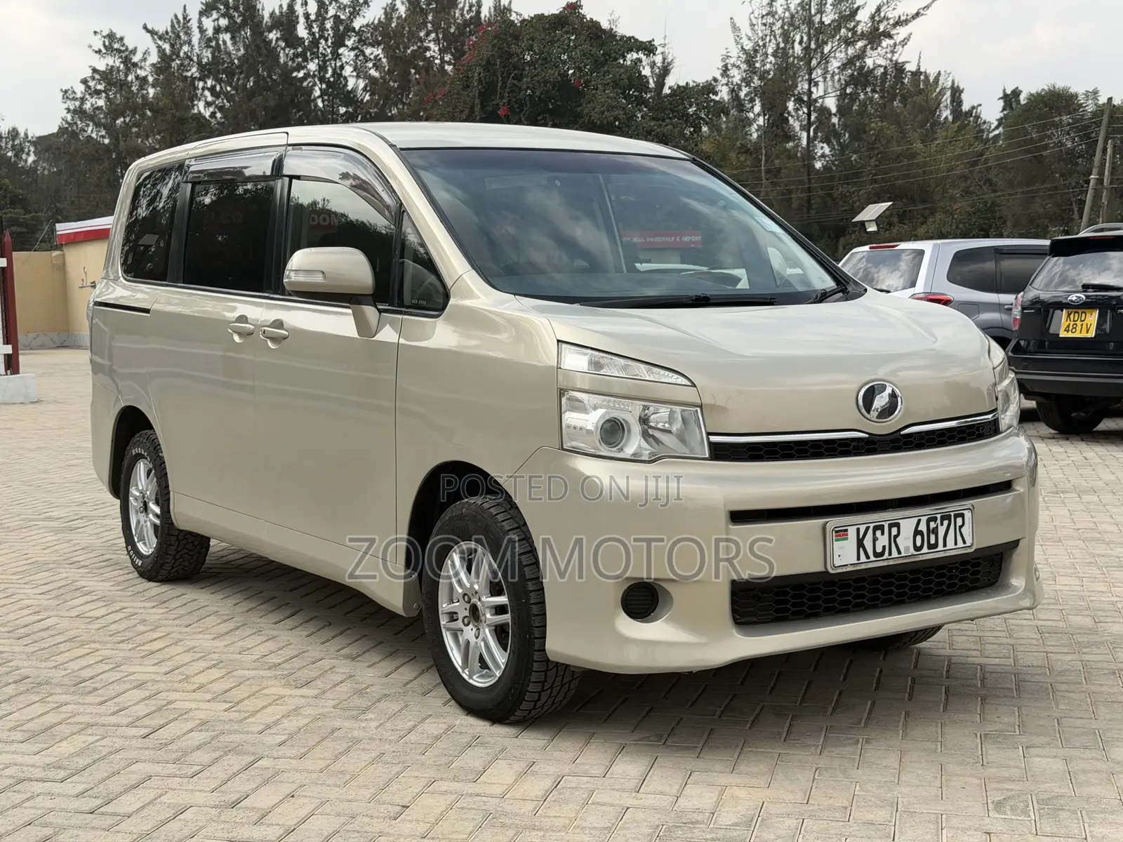 Toyota Voxy V 2WD 8-Seater 2012 Beige