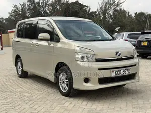 Toyota Voxy V 2WD 8-Seater 2012 Beige