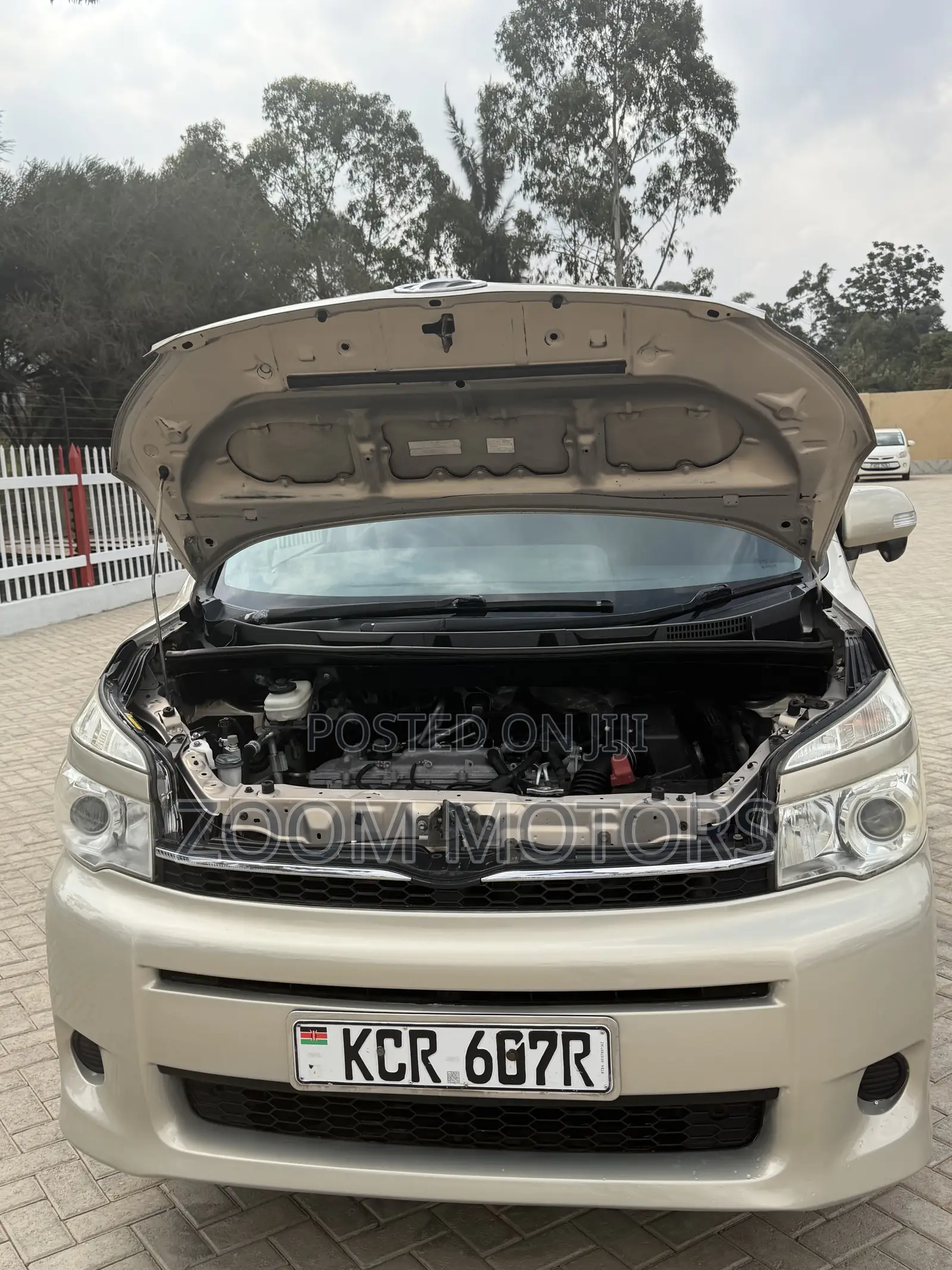 Toyota Voxy V 2WD 8-Seater 2012 Beige