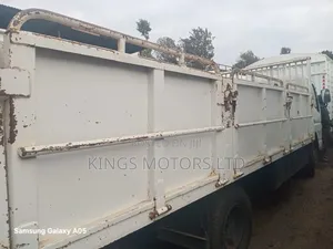 Mitsubishi Canter Fe85 Yom 2011 Negotiable