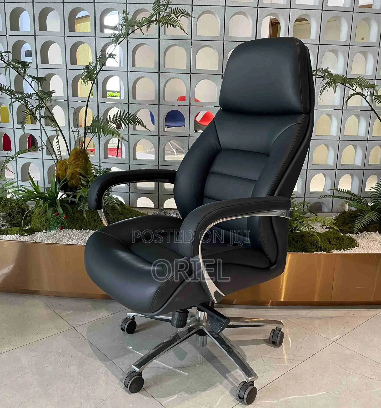 Office Chair : Modern Executive Office Black Leather Padded Chair