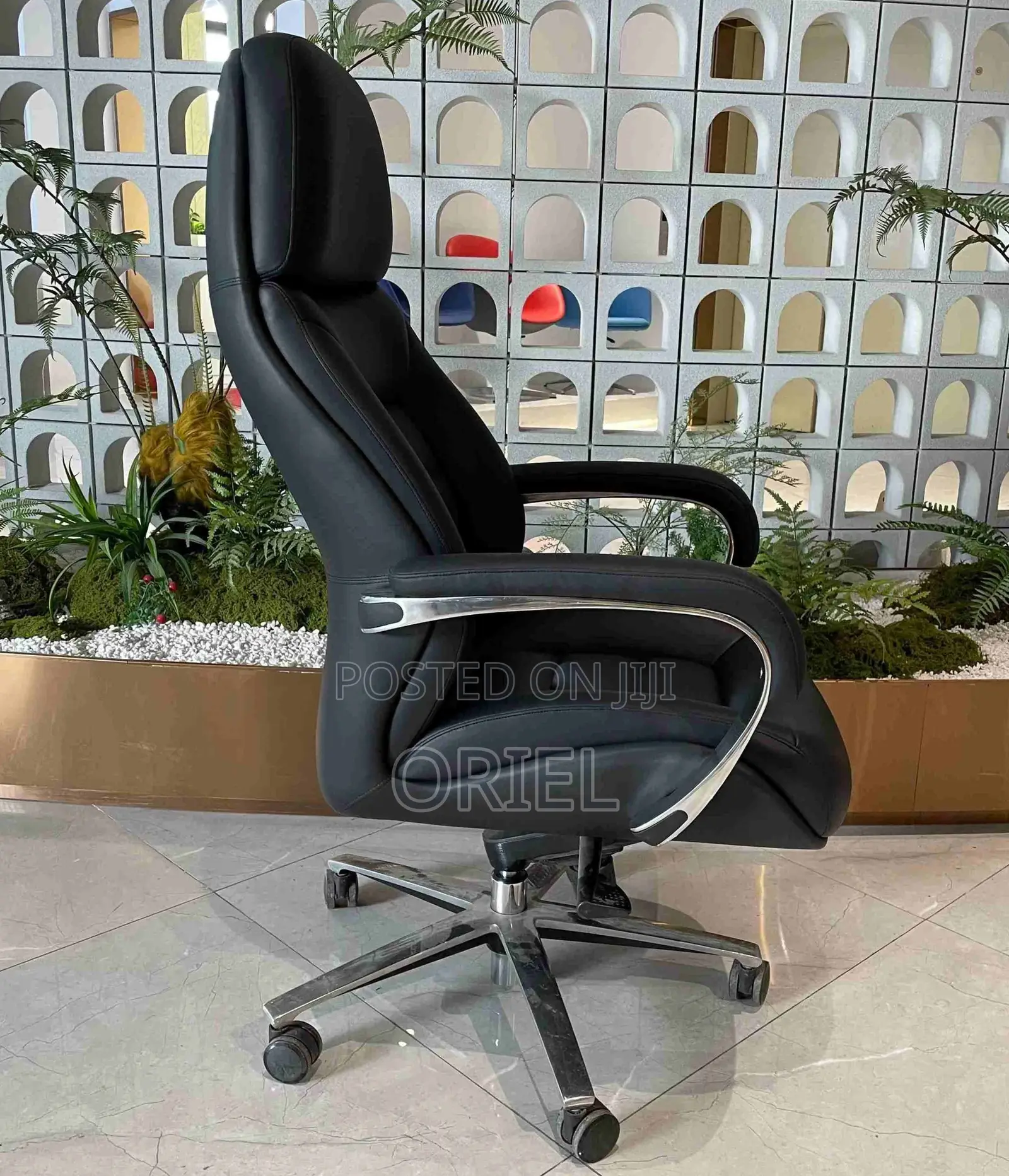 Office Chair : Modern Executive Office Black Leather Padded Chair