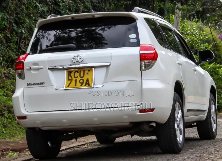 Toyota Vanguard 2013 Off white