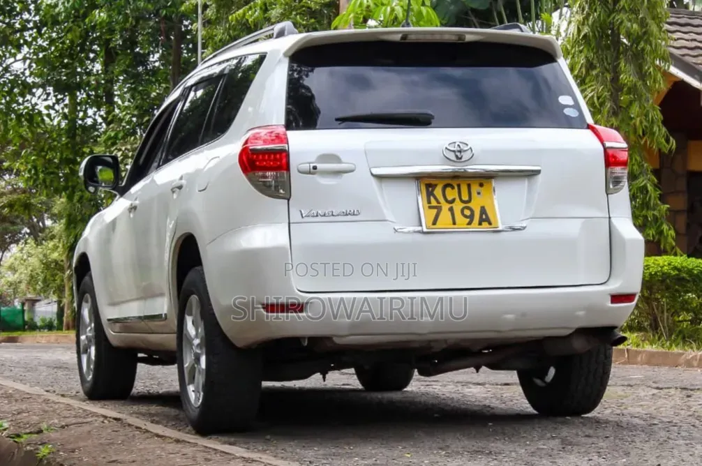 Toyota Vanguard 2013 Off white