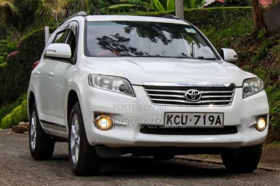 Toyota Vanguard 2013 Off white