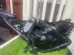 Headlight Toyota Ractis 2015 Xenon