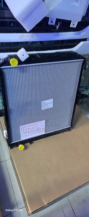 Isuzu Frr90 and Ftr90 Plastic Tank Radiator Assy