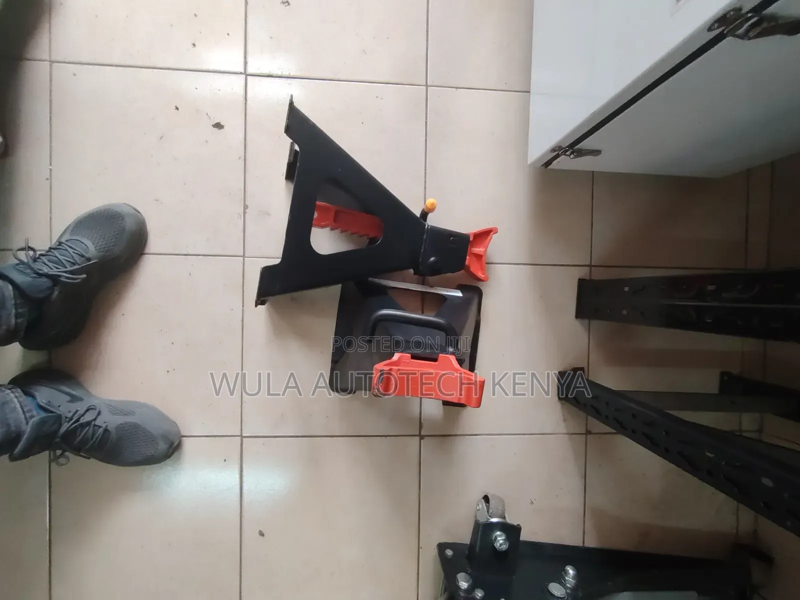 Mechanical Locking System Vehicles Safety Stands Sunshine