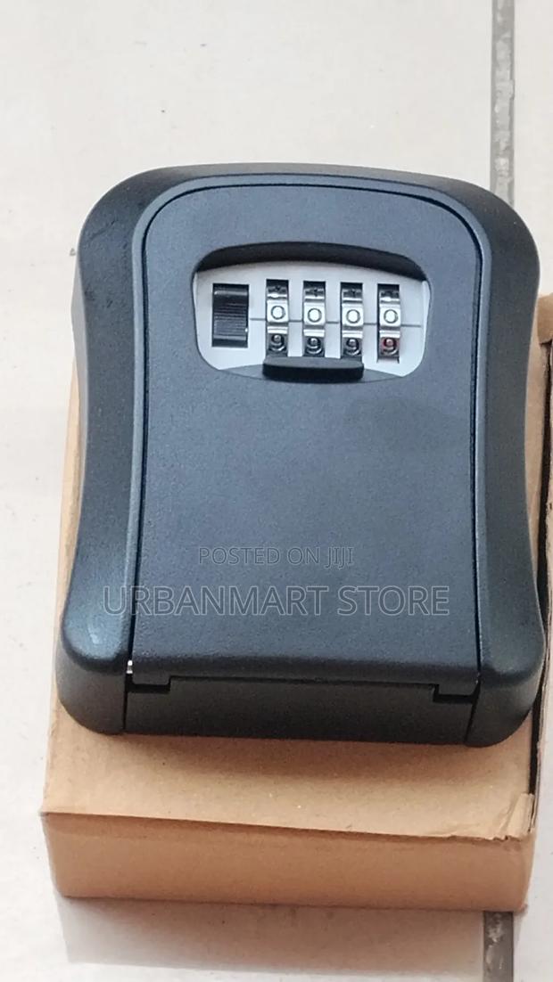 Secure Outdoor Key Lock Box With 4-Digit Code