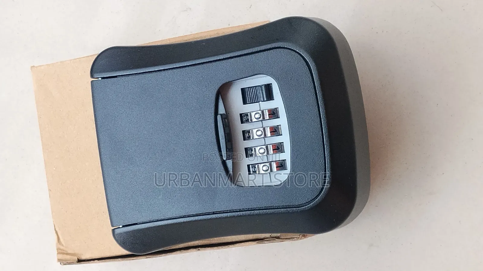 Secure Outdoor Key Lock Box With 4-Digit Code