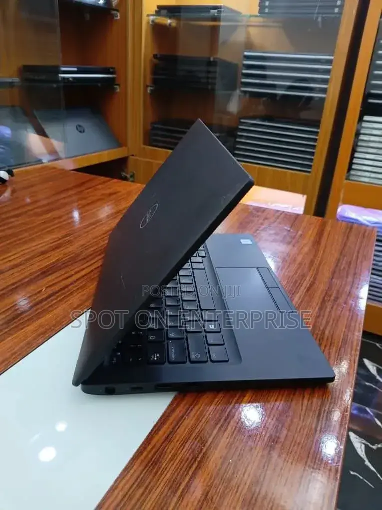 Laptop Dell Latitude 7390 8GB Intel Core i5 SSD 256GB