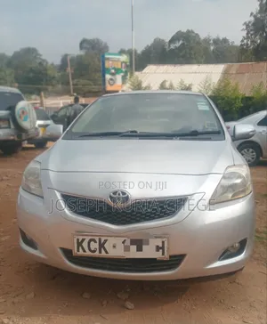 Toyota Belta 2010 Silver