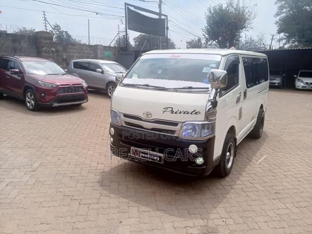 Toyota HiAce 2012 White - main view