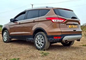 Ford Kuga 2013 Gold
