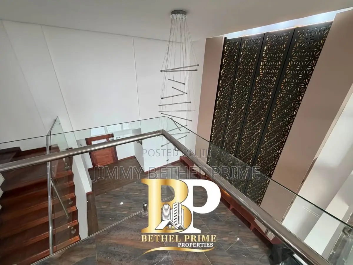 5bdrm Duplex in Spring Valley for rent