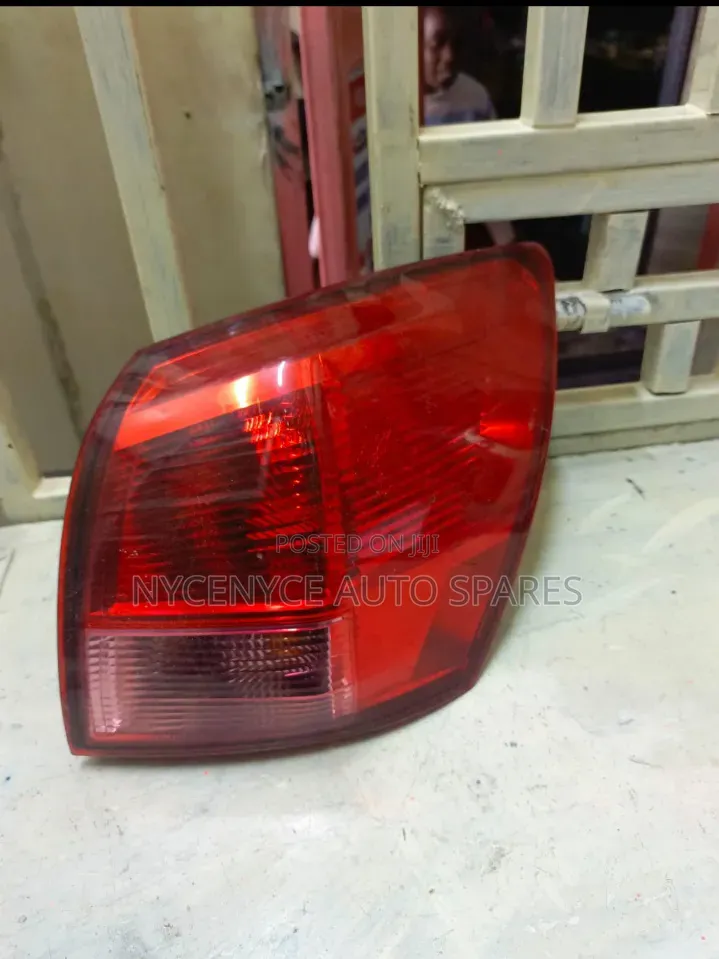Dualis 2008 Headlights