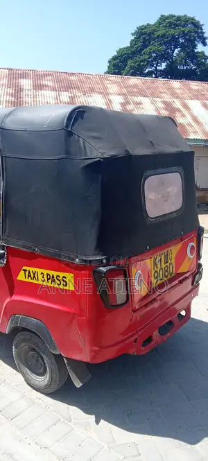 Piaggio Scooter 2021 Red