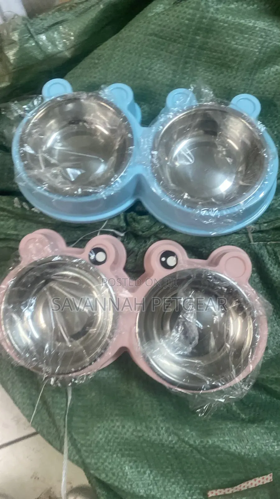 Stainless Steel Pet Bowls Featuring a Double-Bowl Frog Design