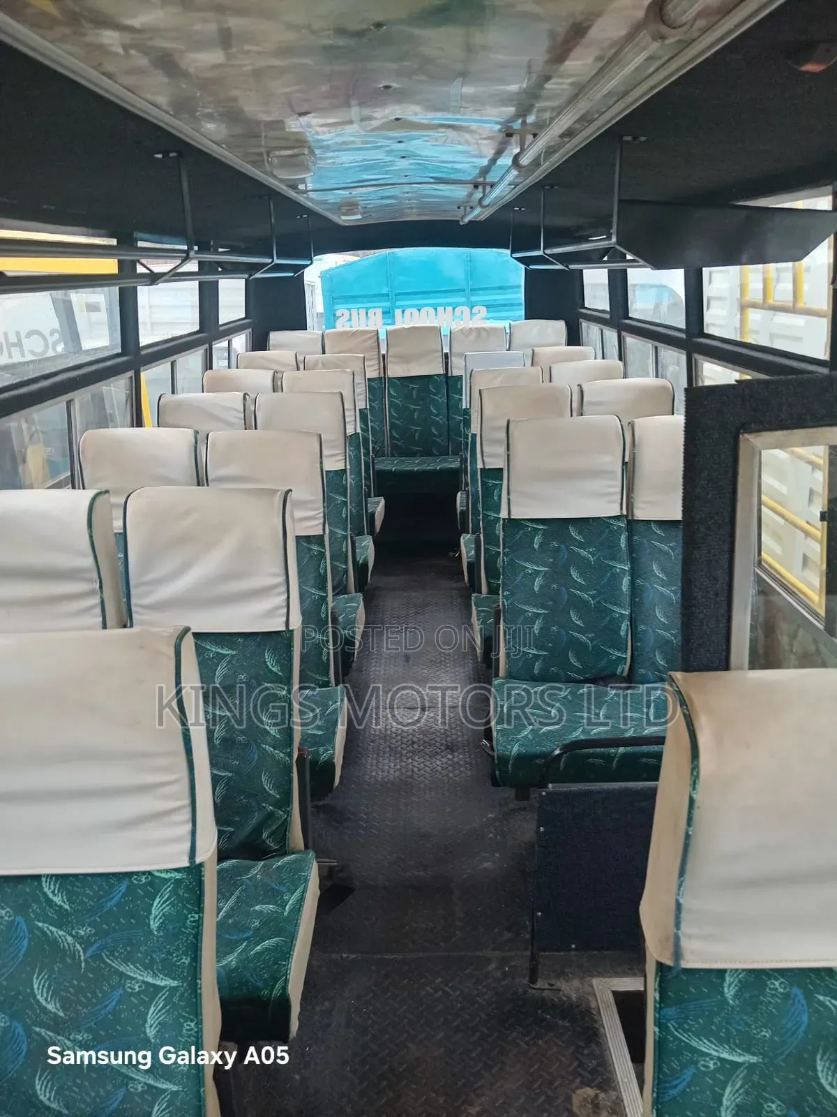 Isuzu Executive Bus 2008 Yellow