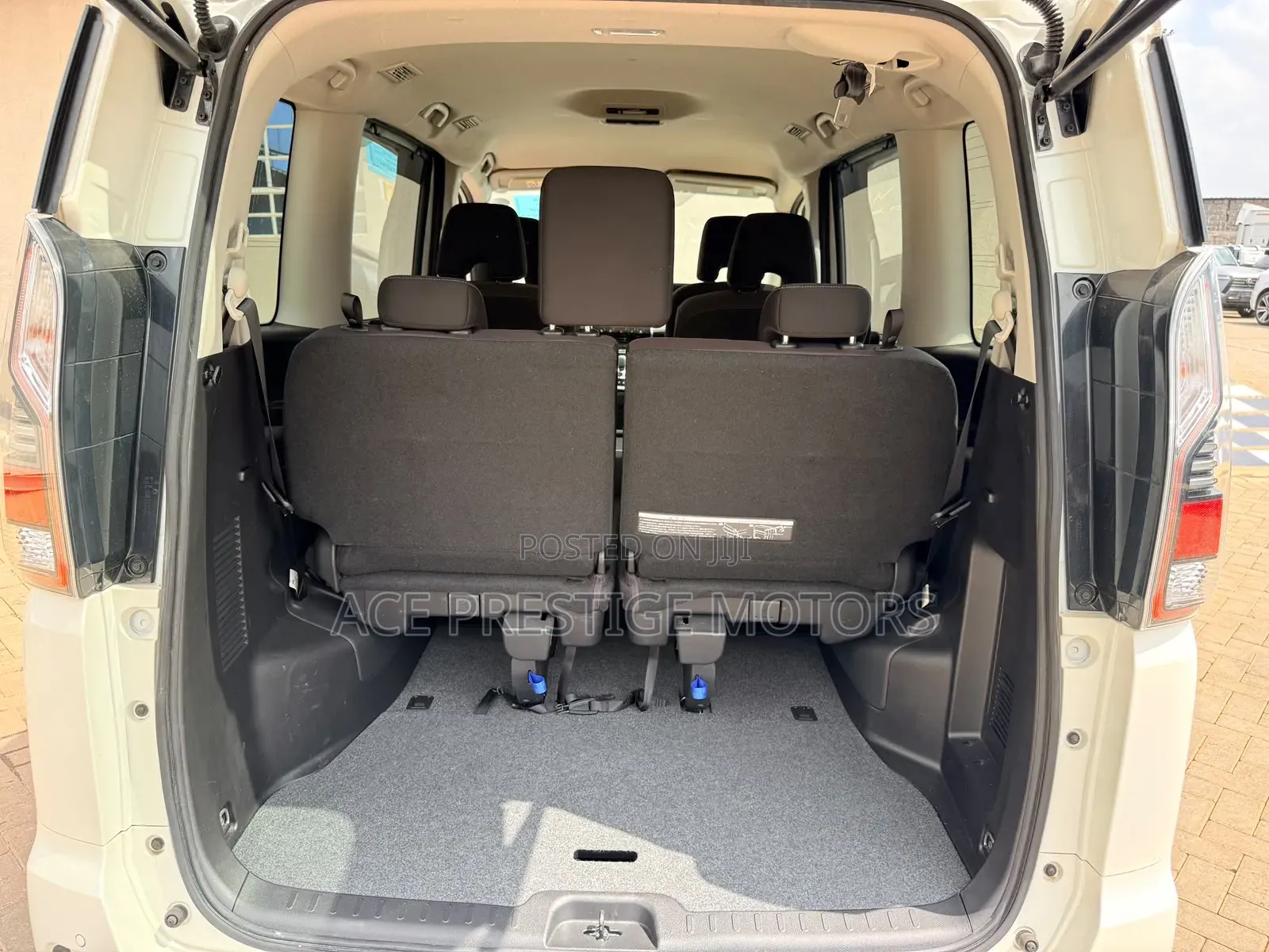 Nissan Serena 2019 White