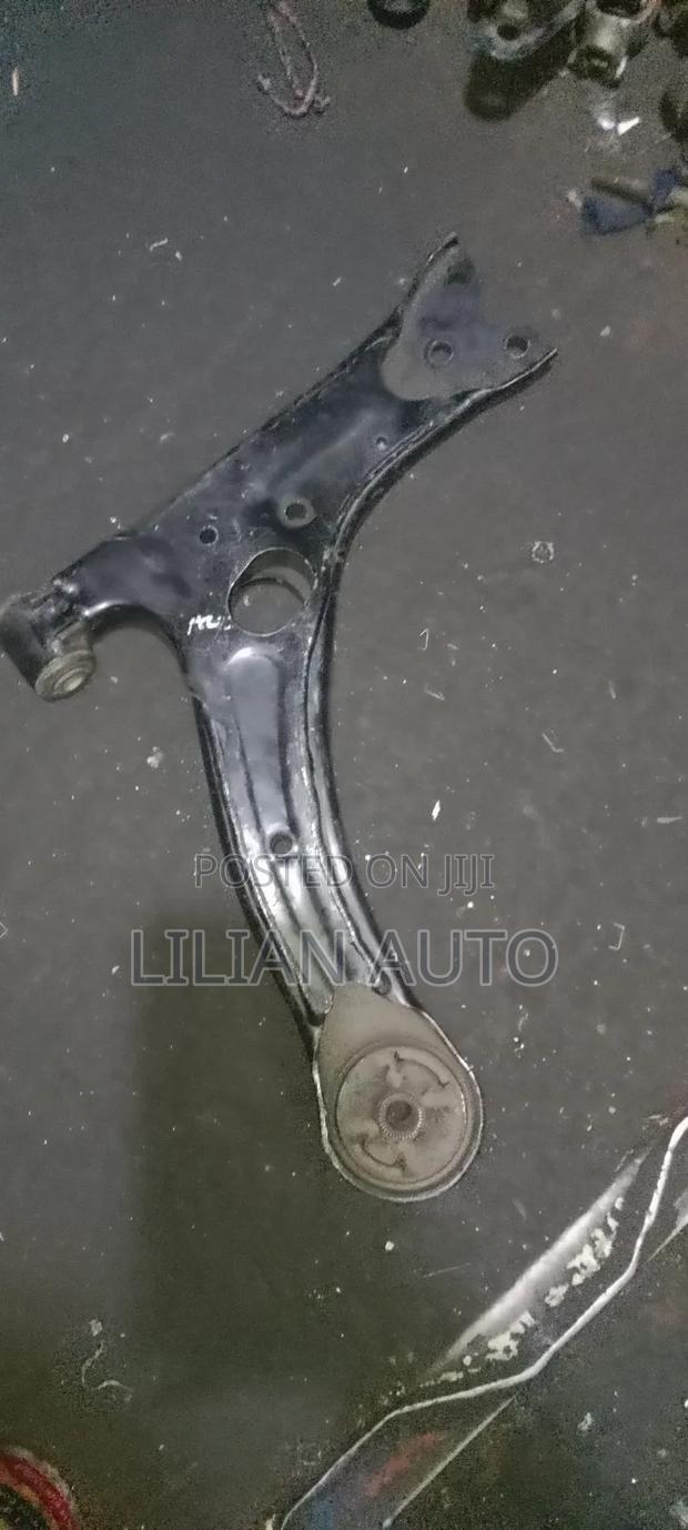 NZE/fielder/premio Control Arm - main view