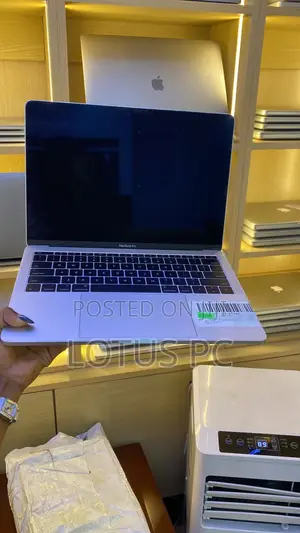 Laptop Apple MacBook Pro 2017 16GB Intel Core i5 SSD 512GB