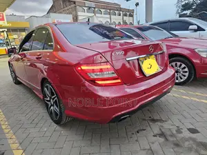 Mercedes-Benz C180 2014 Red