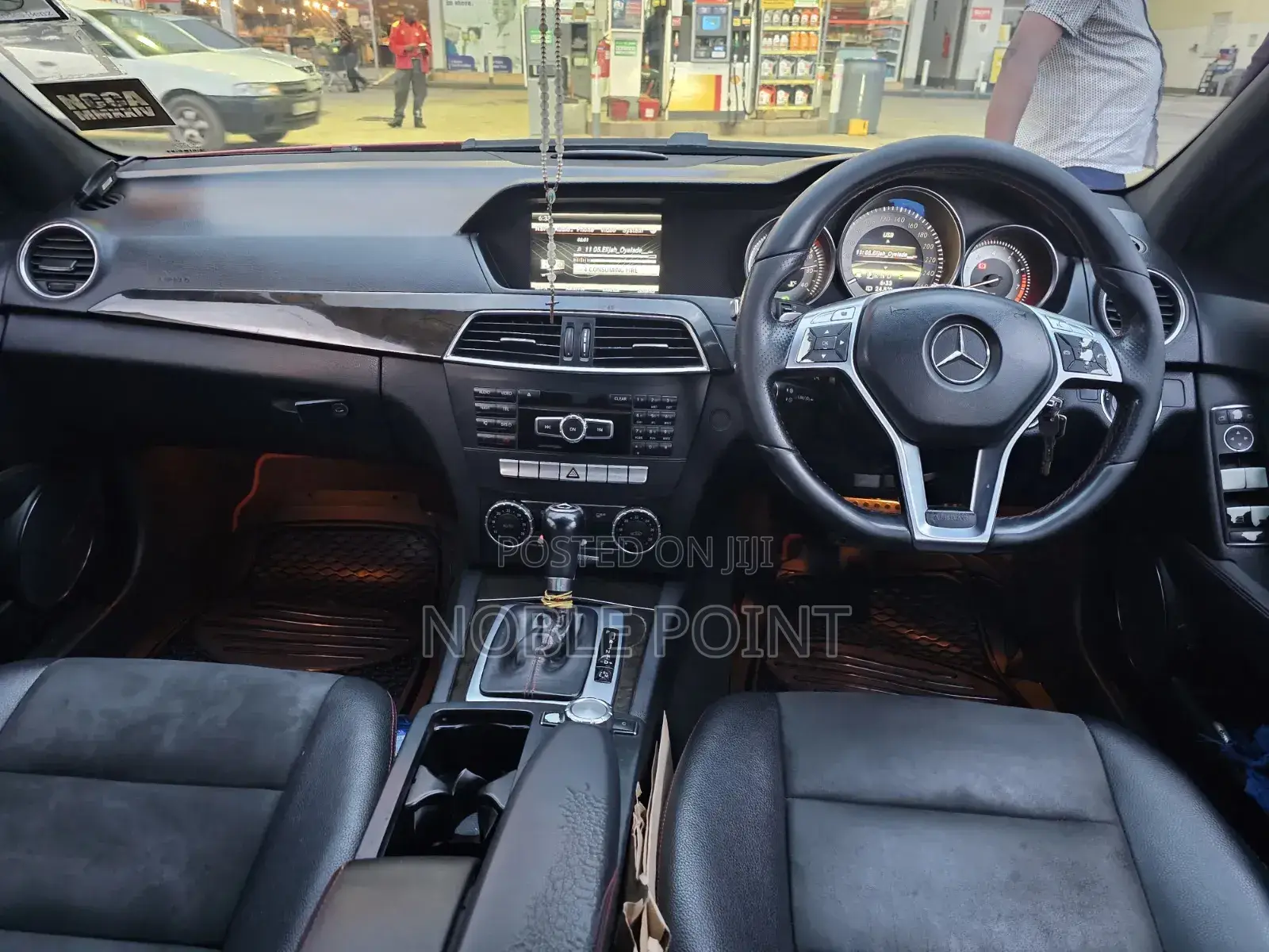 Mercedes-Benz C180 2014 Red