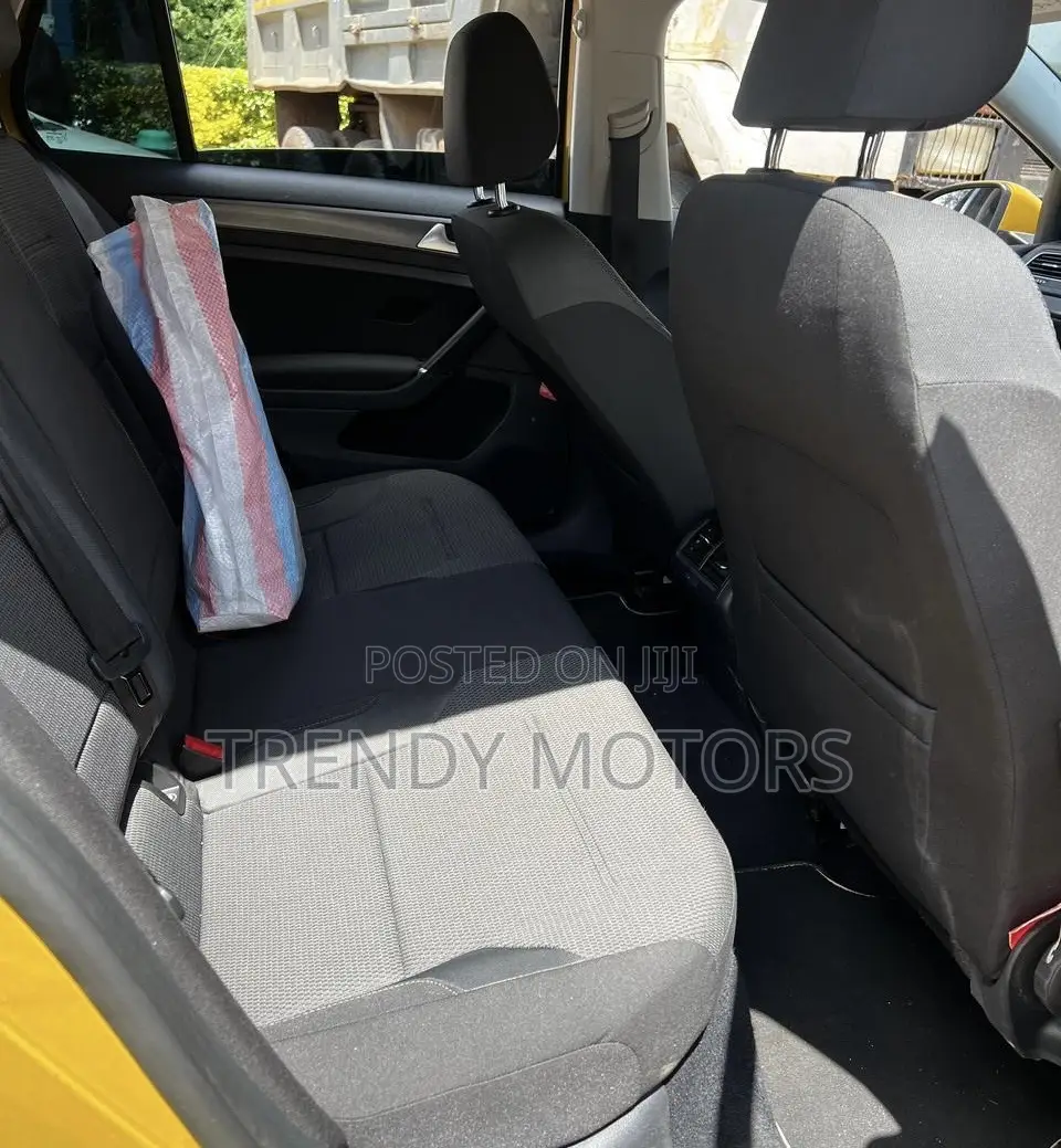 Volkswagen Golf 2017 Gold