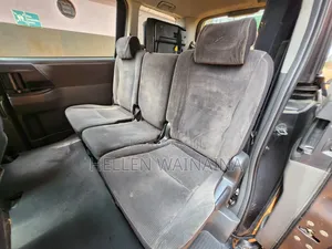 Toyota Noah 2010 Gray