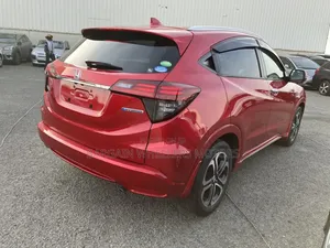 Honda Vezel 2019 Maroon