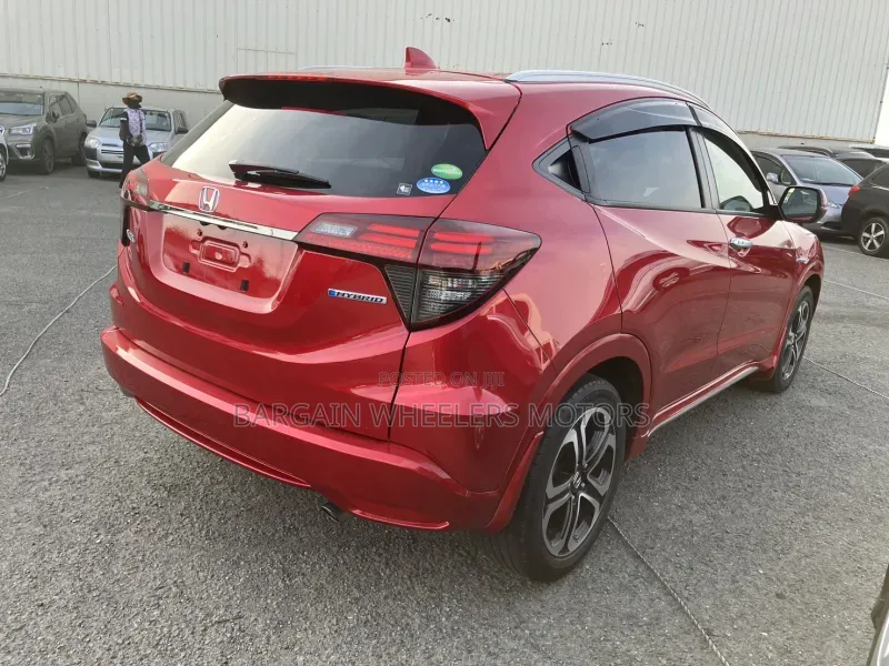 Honda Vezel 2019 Maroon