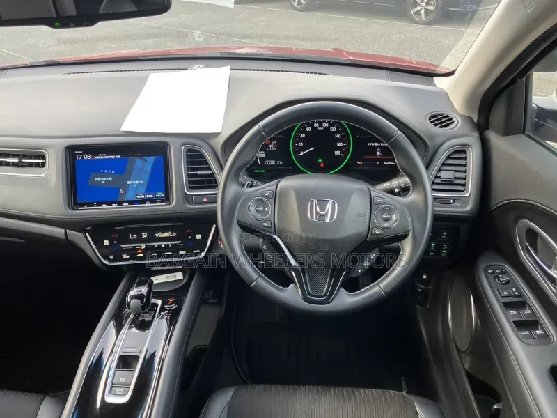 Honda Vezel 2019 Maroon
