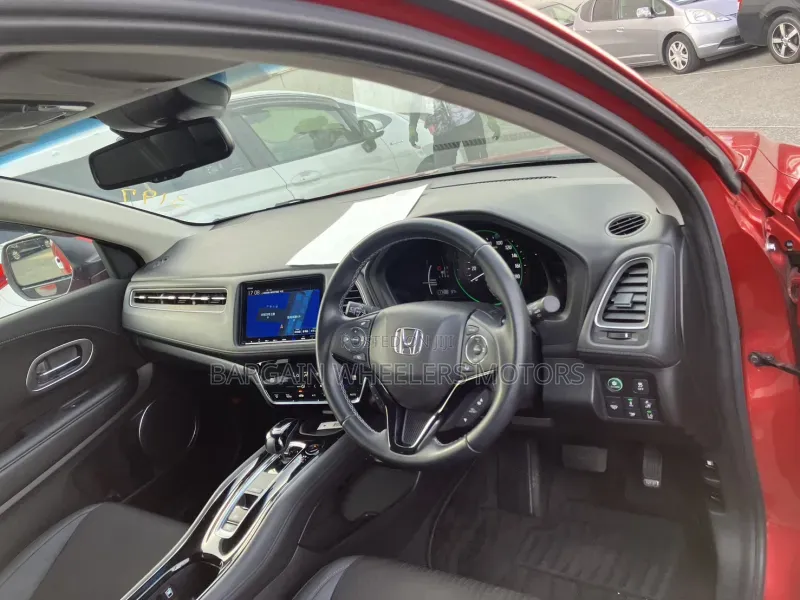Honda Vezel 2019 Maroon