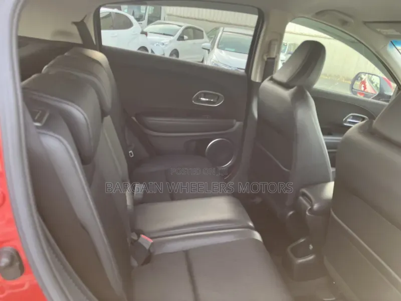Honda Vezel 2019 Maroon