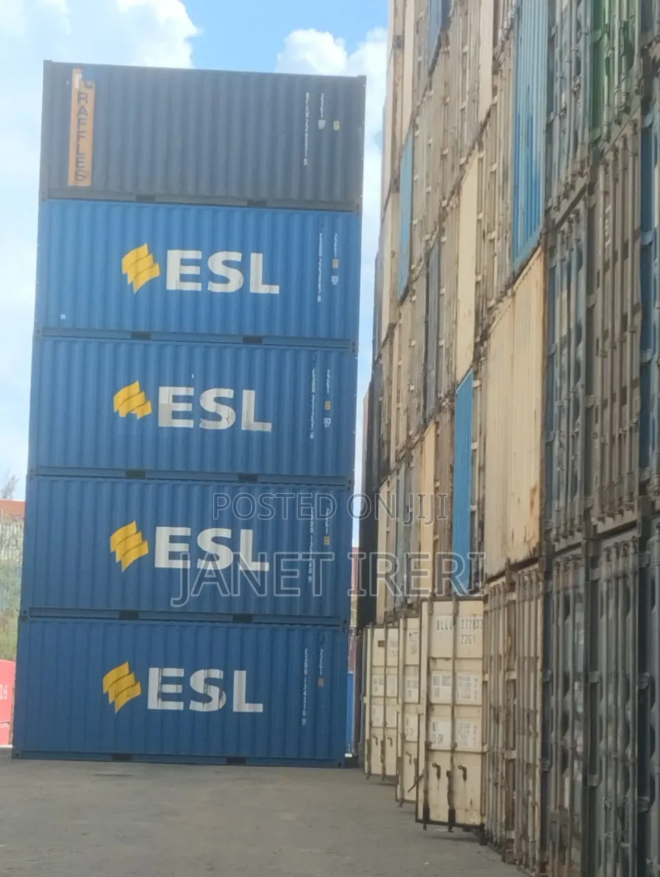 20ft Shipping Container – Clean