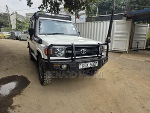 Toyota Land Cruiser 2010 White