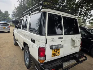 Toyota Land Cruiser 2010 White