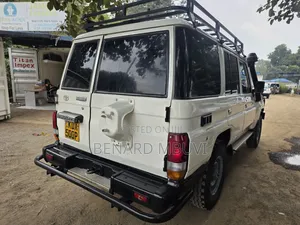 Toyota Land Cruiser 2010 White