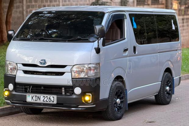 Toyota HiAce 2016 Silver - thumbnail 2