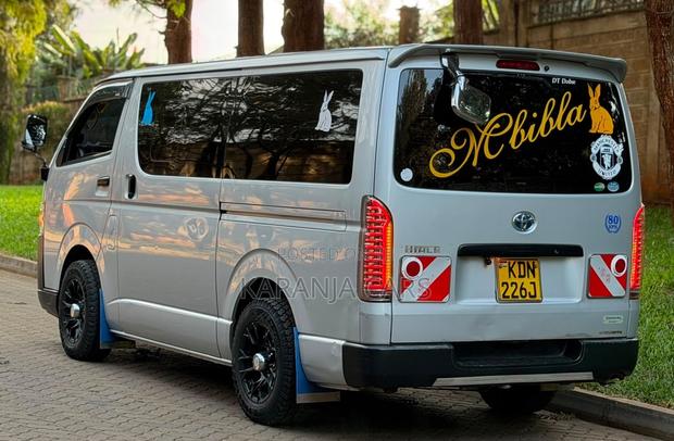 Toyota HiAce 2016 Silver - thumbnail 3