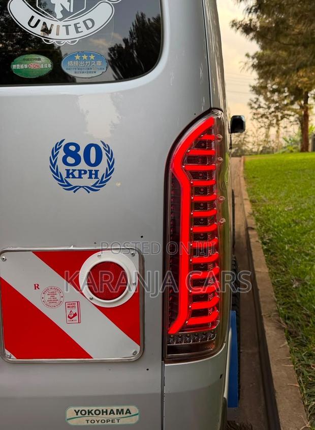 Toyota HiAce 2016 Silver - thumbnail 5
