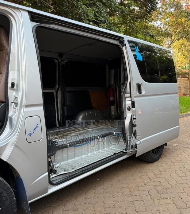 Toyota HiAce 2016 Silver - thumbnail 6